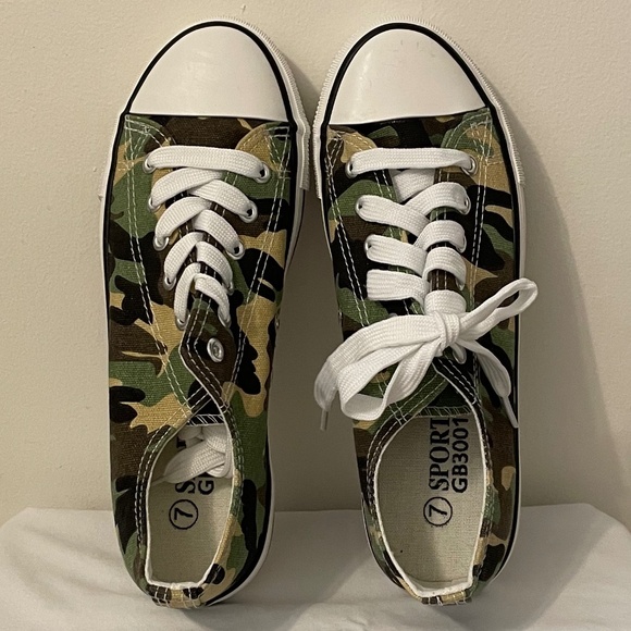 Sport GB 3001-Women's US Size 7-Camo Print Sneakers - NEW - Picture 1 of 8